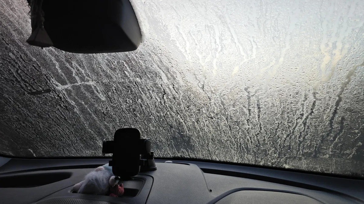 Bli av med inre frost: praktiska tips för bilförare under vintern