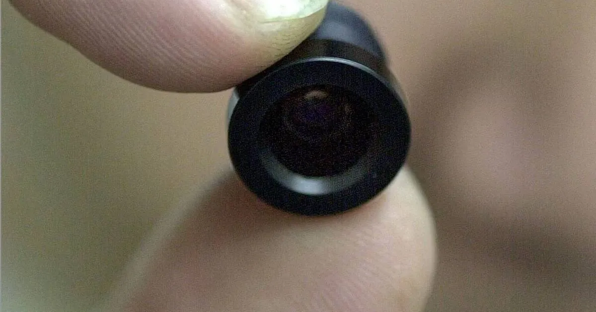 Så hittar du en dold kamera i ditt semesterboende