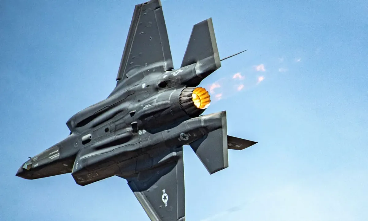 USA och Kanada svarar på ryska flygplan nära Alaska