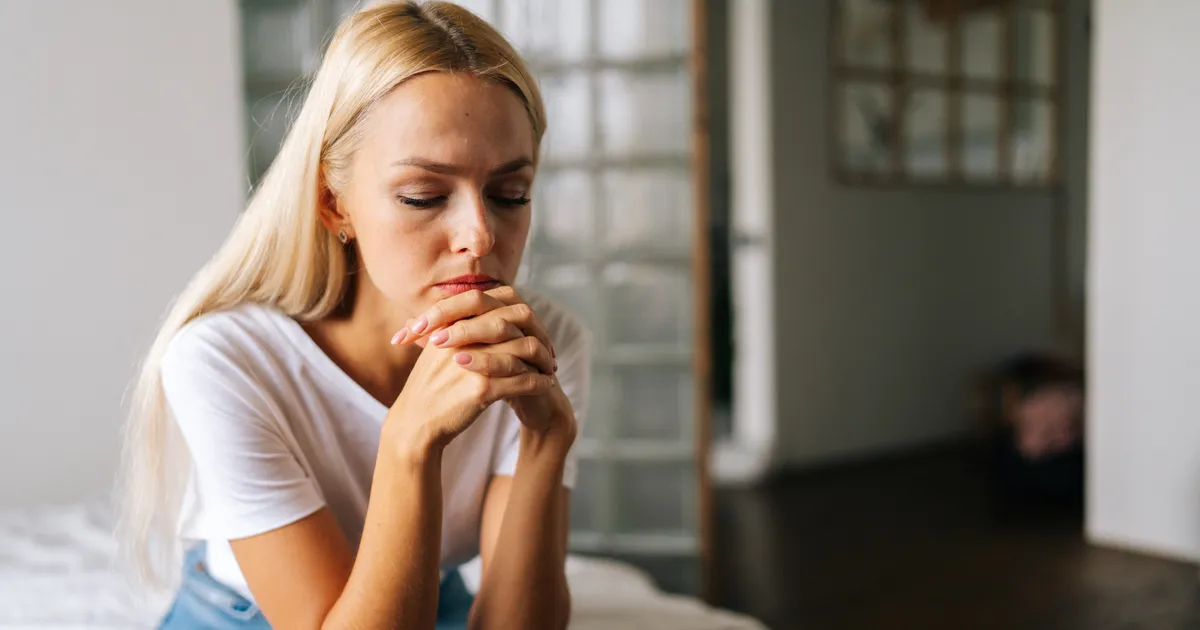 Att spela lycklig: självbedrägeri eller väg mot äkthet?